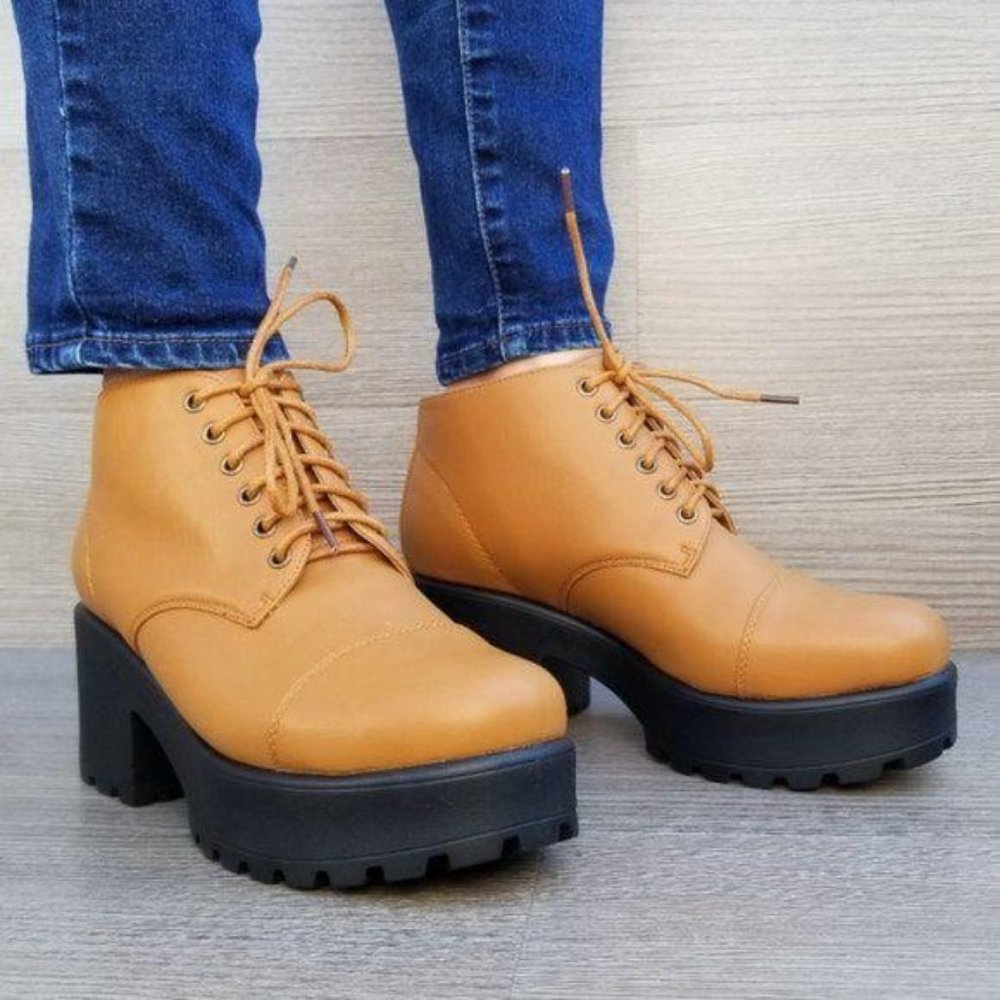 Grunge Chunky Heel Platform Booties - Picture 7 of 10